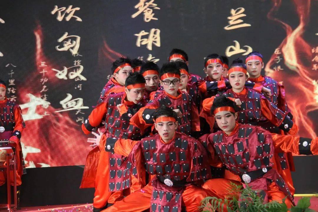 跟男朋友见面的时候,有个女性打电话过来-解决你的疑问